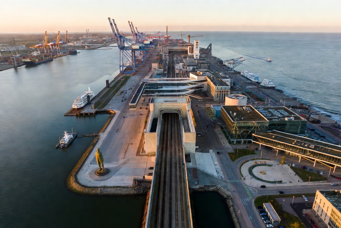 Nieuw Haven port with ferry terminal